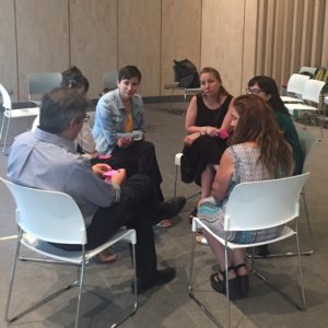 participantes en Jornada ampliada, del programa de gestión del cambio con equipo a cargo del programa de educacion continua de la PUC